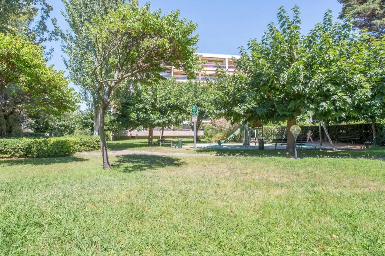 Spacious Studio W Sea View Terrace Near The Beach In Marseille Welkeys France