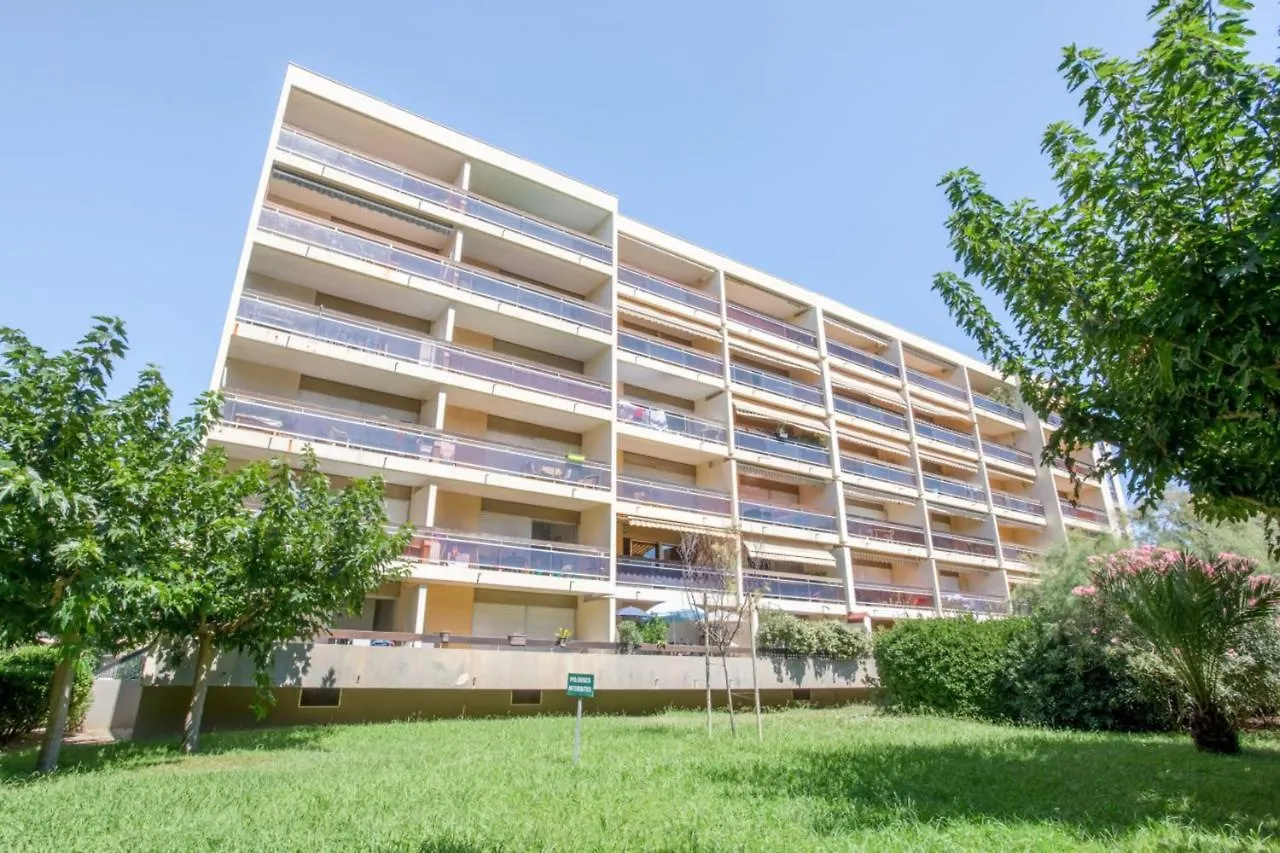Spacious Studio W Sea View Terrace Near The Beach In Marseille Welkeys Appartement